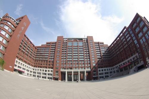 鱼眼镜头存在严重的桶形畸变