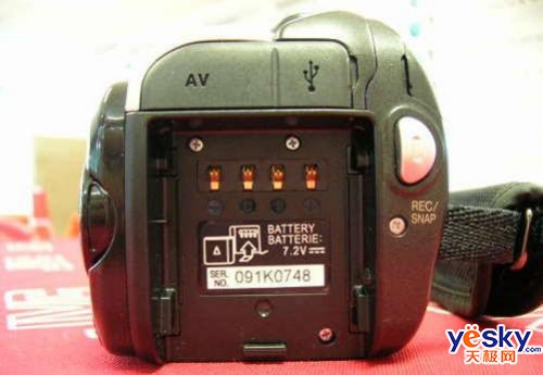 跌破4k大关JVC中端数码摄像机MG57AC