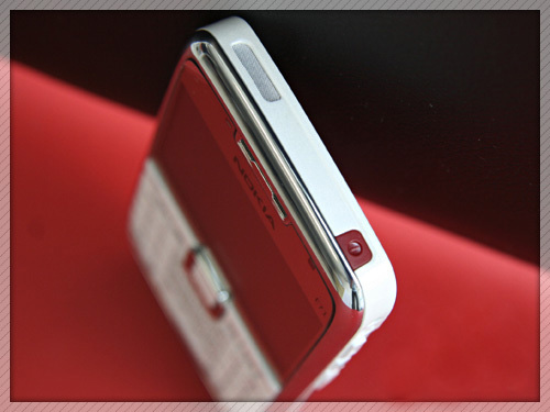 诺基亚直板机皇猛降 改版E71仅1399元