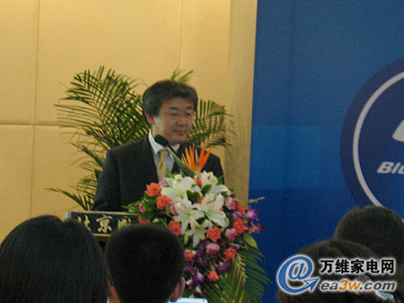 蓝光集团董事长_蓝光集团杨铿老婆照片(3)