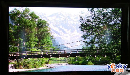 KES2007:����չʾ3mm����OLEDҺ������