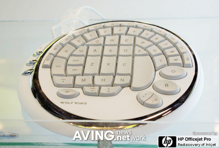 FPS游戏专用!圆形射击键盘酷炫亮相_硬件