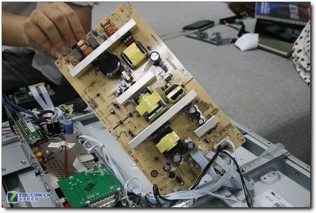 揭密!5999元32英寸液晶电视拆机曝光_硬件