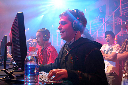 发烧 看国外职业选手喜欢用啥耳机?_硬件