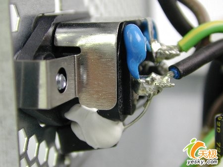 强劲动力源 富士康电源 凯旋骑士 聚焦高性价比