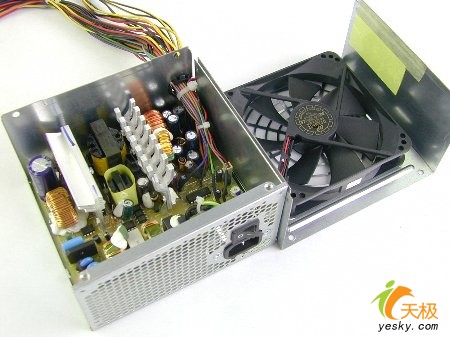 强劲动力源 富士康电源 凯旋骑士 聚焦高性价比