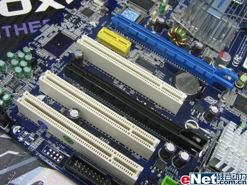 暑期促销又一款 买富士康P965主板送背包_硬