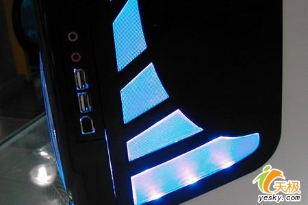 酷炫蓝光致命诱惑 先马幻影战机机箱到_硬件