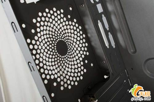 感受最冷的夏天 酷冷仲裁者机箱内外兼修_硬件