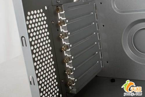 感受最冷的夏天 酷冷仲裁者机箱内外兼修_硬件