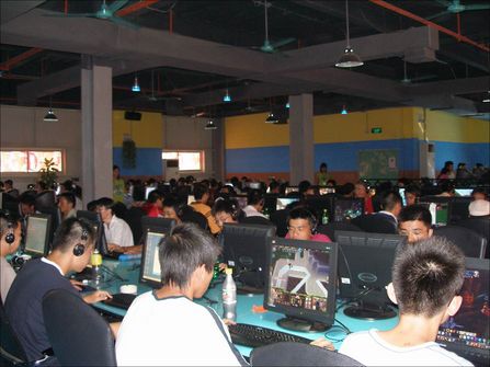 优派抢占大学城网吧