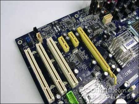 �Ͷ�˫����ѡ��ʿ��945PL���循��499Ԫ