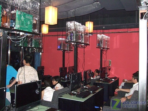 游戏区全配8800GTX 京城最顶级网吧开业