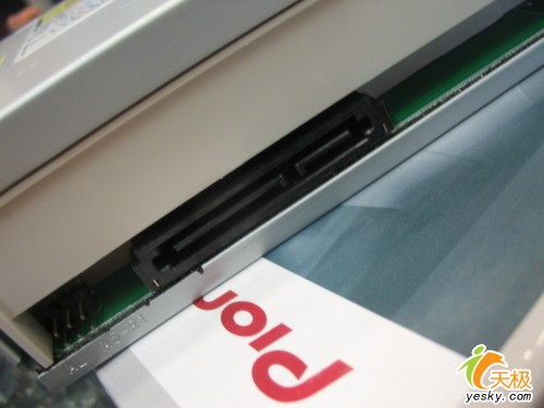 还用并口光驱? 先锋光雕串口仅320元!_硬件