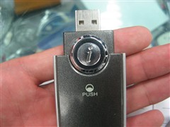 即插即用型亿通USB无线上网卡有小降