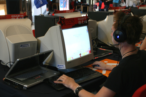 世界顶级 瑞典CS大赛职业选手用什么?