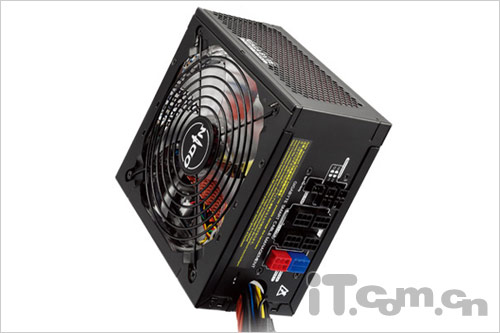 稳压加温度监控 日本800W安全电源_硬件