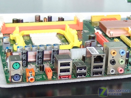 燃烧的远征开战 六款玩魔兽专用主板推荐(3)_硬