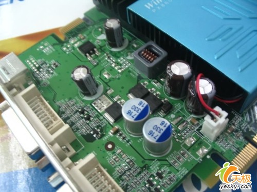 С60Ԫ̨PX8600GTսۼ830