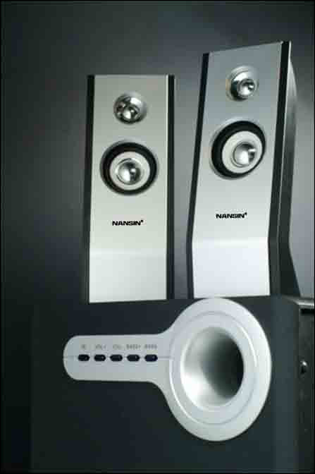 ���޳�ֵ����2.1��ý������X-555�𺳵ǳ�