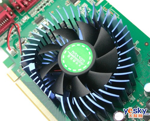 �Լ۱�ͻ�����u8600GTS�ֱ�����100Ԫ