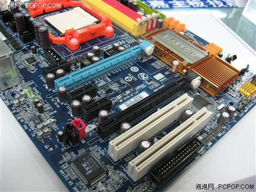 SLI+IEEE1394���θ߶�NF570ֻ��888