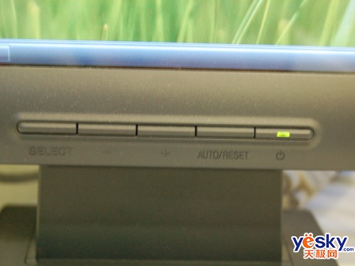 ���µ���NEC15Ӣ��Һ��52V�ۼ�1399Ԫ