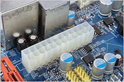 ����NV��ɫ3D��������G73U�������