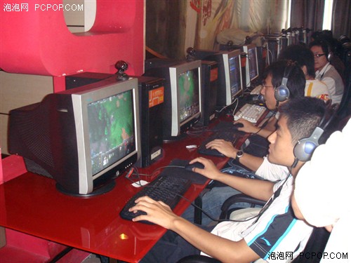 �߲ʺ�֮ҹ��ȫ����Уħ��������ս��
