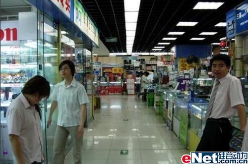 �ں��ܻ������ţ�С����������