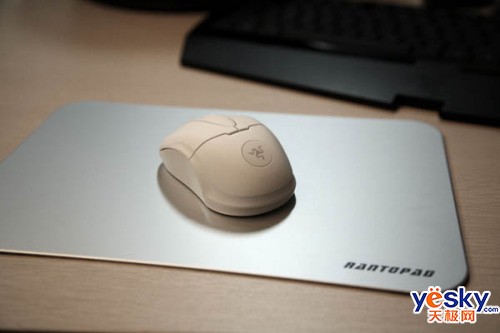 RantoPadA10铝表面游戏鼠标垫碟照放出
