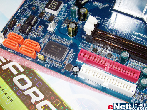 Intel���ϳɷ簺��7025�������̻�