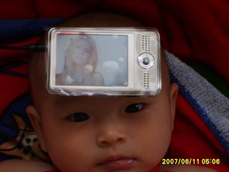 绝对震撼+超级可爱网络惊现全球最小MP3宝宝