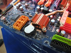���ң�AMD��ǿоƬ����RD790��������