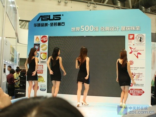 09苏博会:华硕展台短裙美女惊艳四方
