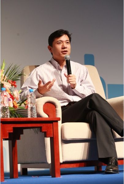 百度CEO李彦宏演讲现场图