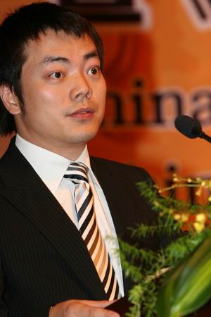 图文21世纪报系发行人沈颢发布报告