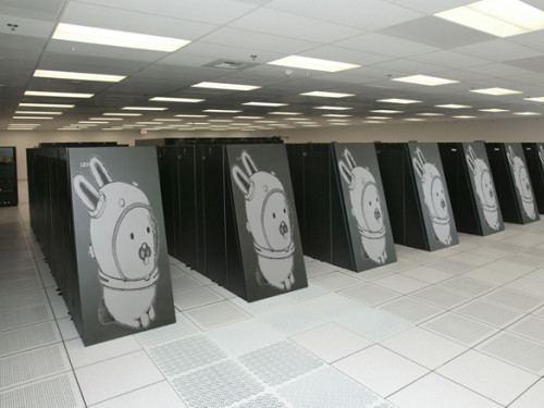 IBM蓝色基因运行新系统 超级计算机贴宾尼兔