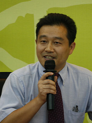 图文:清华经管学院教授陈国权主持圆桌论坛_业