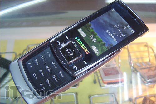 目前最薄滑盖手机 三星E848大跌200_手机