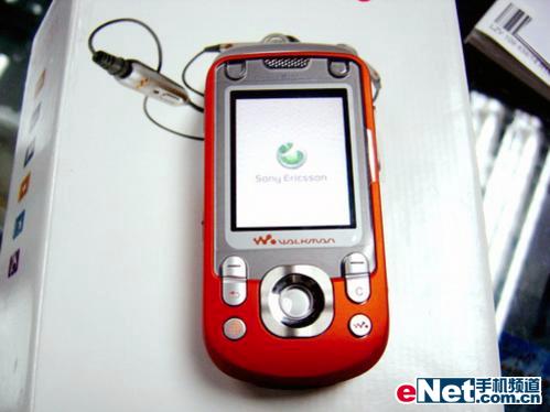 诱惑难当!索爱四款超值水货机齐降_手机