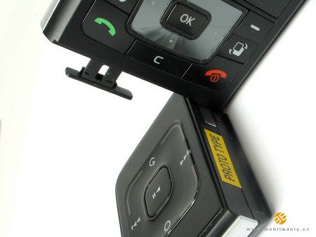 支持DivX硬解码 三星旋转屏F500真机图赏_手机