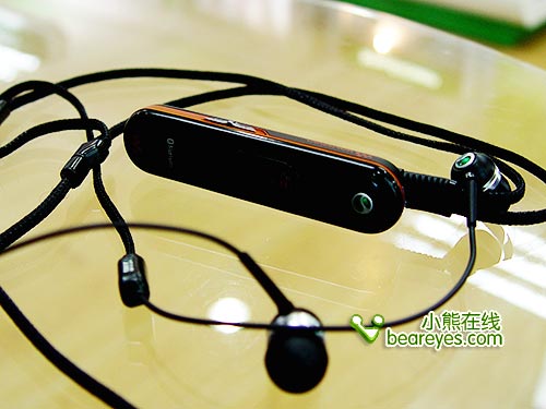 高容智能音乐巅峰!索爱W958c售价3499_手机