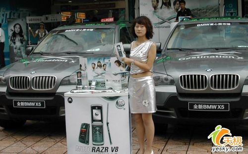 香车美女酷手机 摩托V8宝马X5成都发布_手机