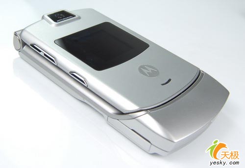 摩托罗拉刀锋战士V3c再跌100元 机不可失_手