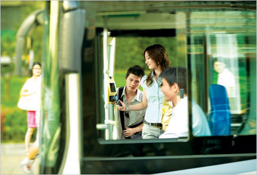 手机刷卡不是梦 诺基亚首款NFC手机到_手机