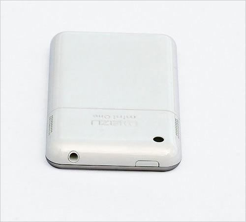 300万像素双扬声器强配 魅族M8真机亮相_手机