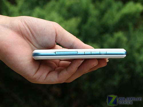 简约时尚 波导学生超薄直板F300图赏(3)