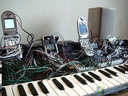 想象力得到充分发挥 手机变成 电子琴 _手机