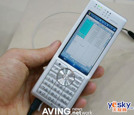 �໬QWERTY֧��WIFI���������ܻ�W-Zero3